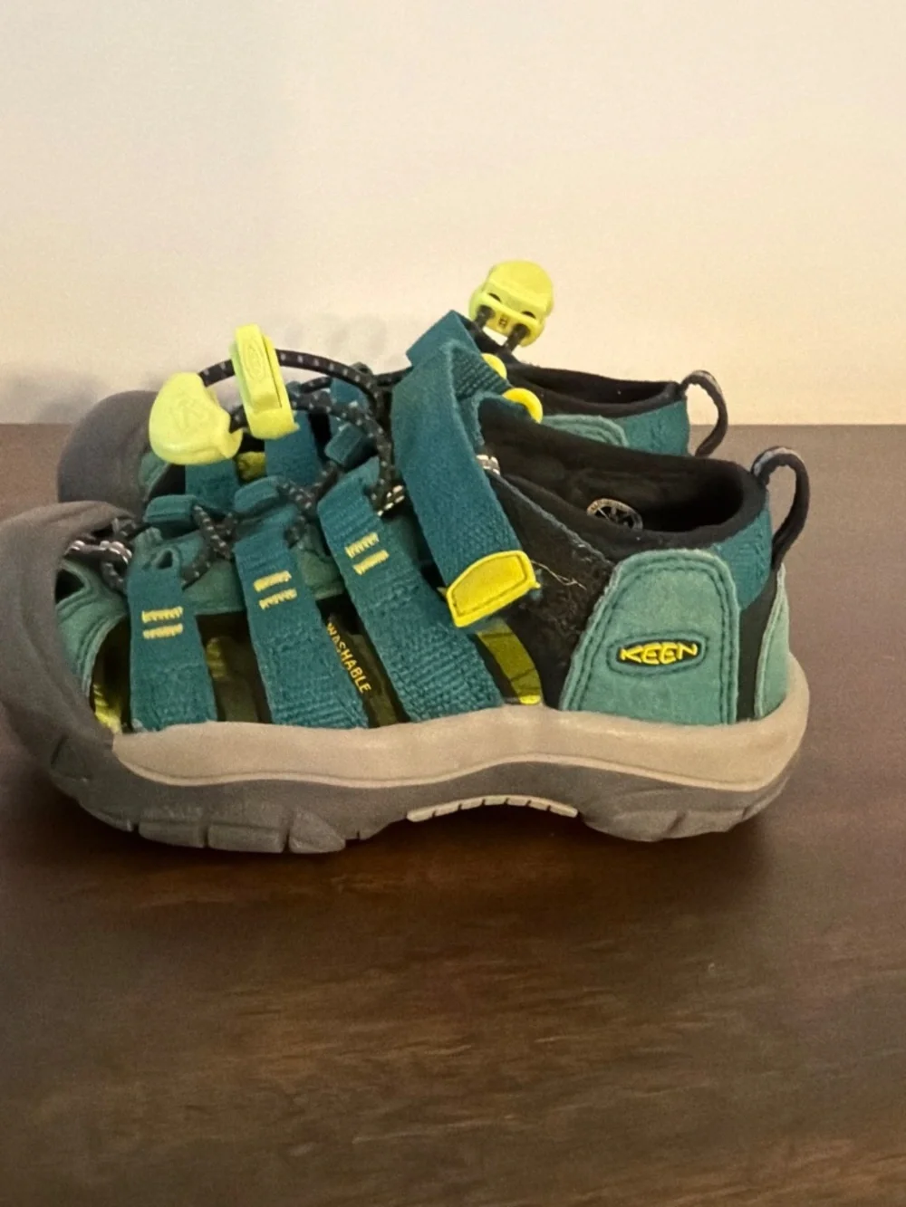 Keen Little Kids Green Yellow Washable Sport Sandals Sz 9 Rubber Toe EUC